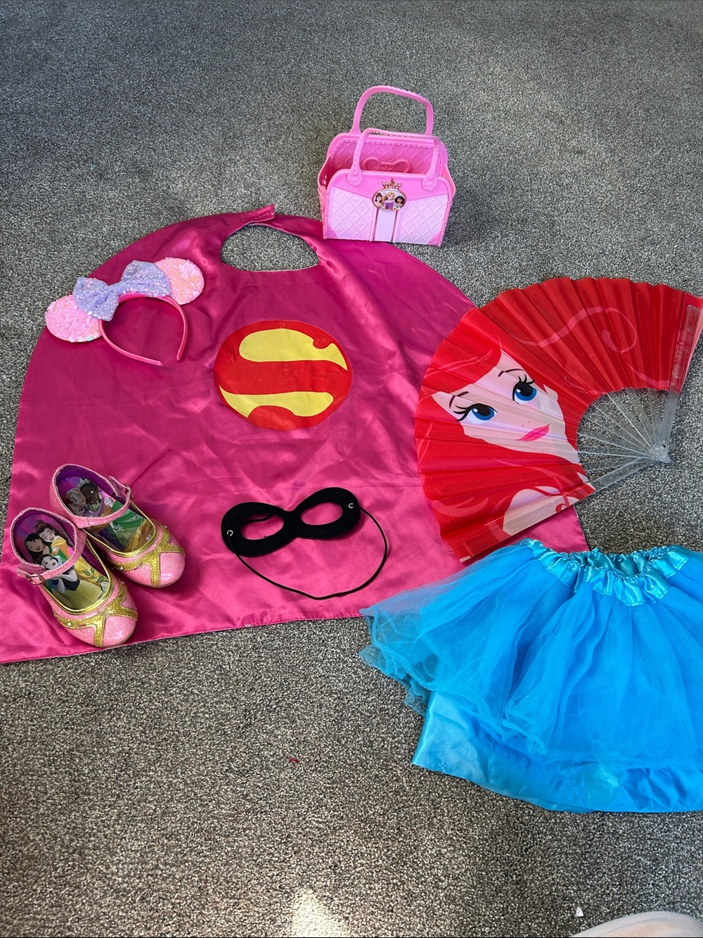 Disney Accesoris Pink Superhero Cape with Blue Tulle Skirt and Red Fan Bundle
